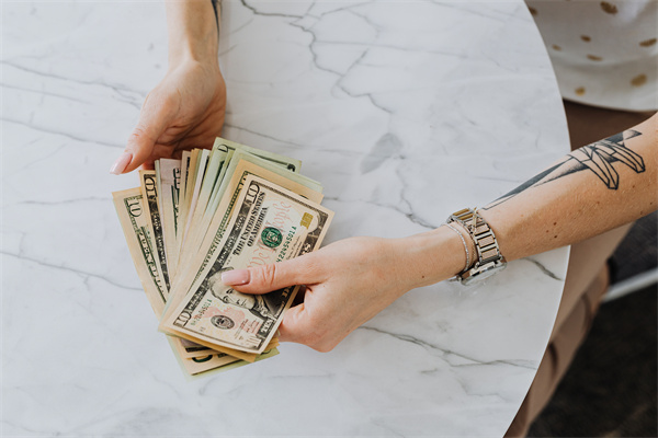 美国4月ADP就业人数增加19.2万，预期18万，3月数据上修